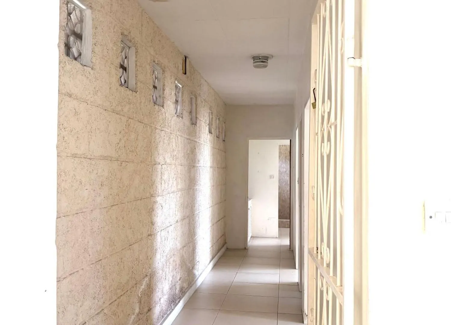 5 Mins From Beach, Breezy Bright Room, St James سانت مايكل 0*,