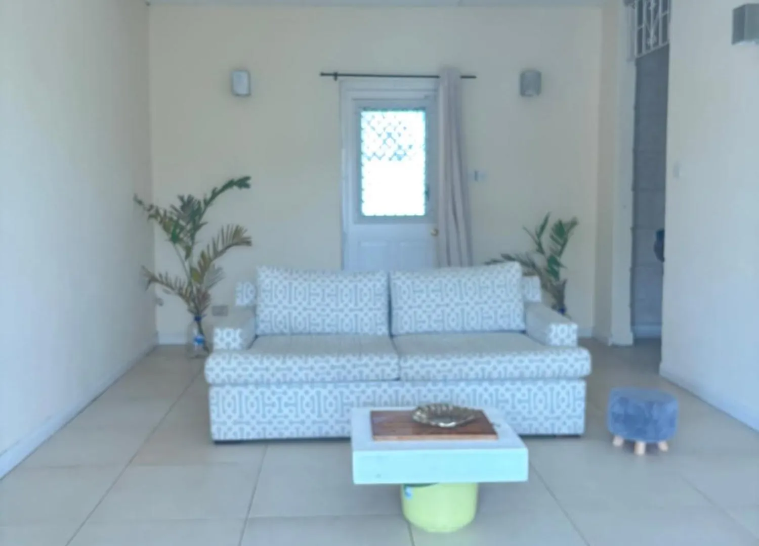 5 Mins From Beach, Breezy Bright Room, St James سانت مايكل